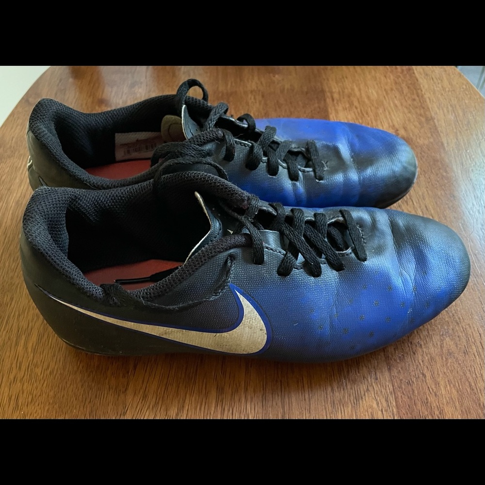 Nike Magista Boys soccer cleats size 5.5